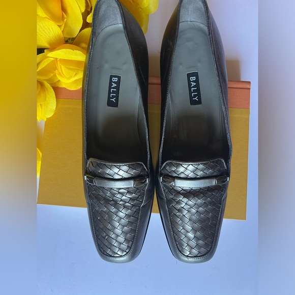 Bally Women Moc Toe Silver Leather Loafers